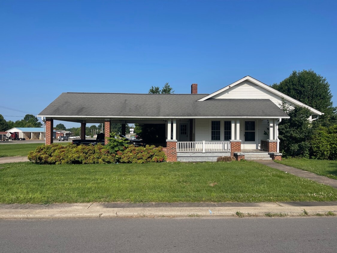 Primary Photo - 116 School St