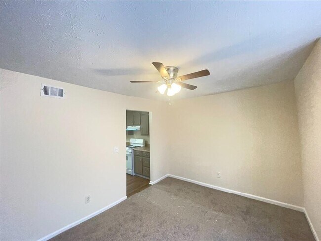 Foto del edificio - 5897 Sheldon Ct