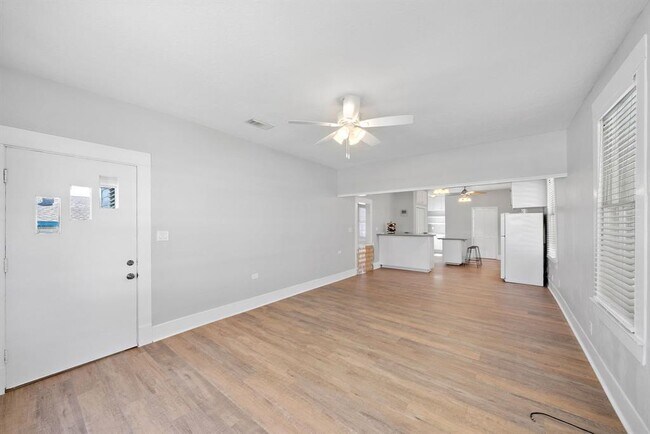 Building Photo - 4905 Bernardo De Galvez Ave