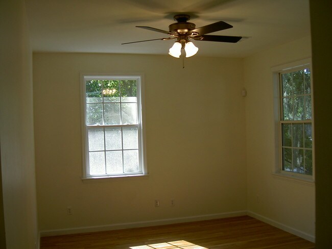 Foto del edificio - 412 E 38th St