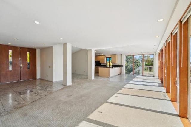 Building Photo - 4 bedroom in Seattle WA 98040