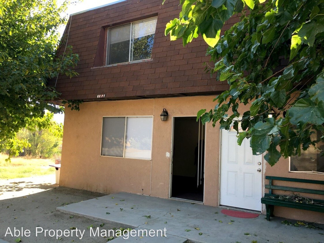 Primary Photo - 102 Williams St