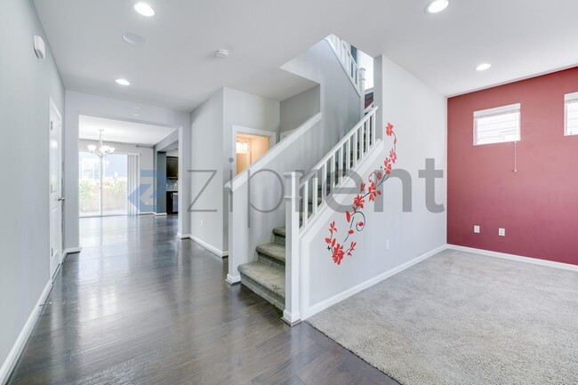 Building Photo - Unit