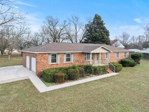 Building Photo - 16358 Oakdale Rd