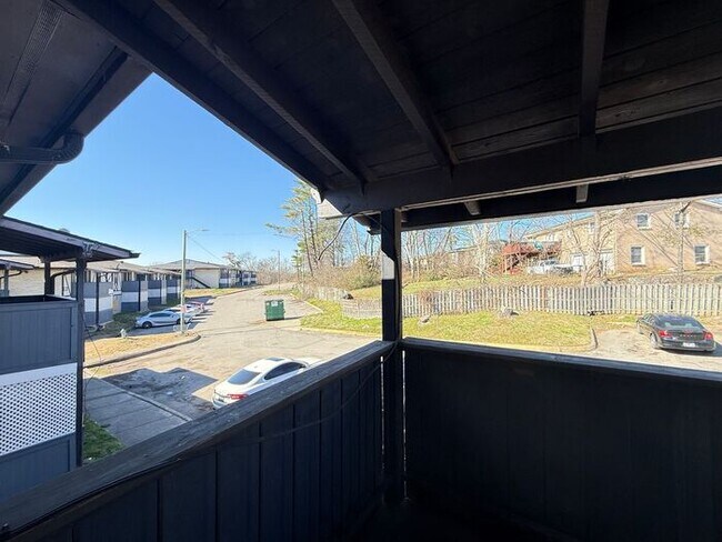 Foto del edificio - 1 Bed/ 1 Bath Condo!  Harding / Southern Hills Area!  Pets ok!