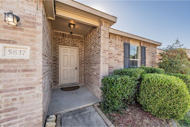 Building Photo - 5837 Mirror Ridge Dr