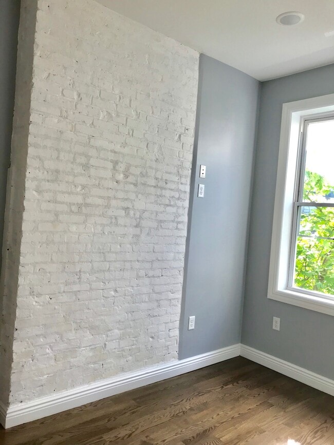 Building Photo - 709 New York Ave