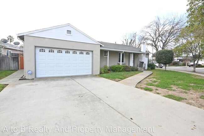 Building Photo - 3 br, 1 bath House - 2466 Beechwood Ave
