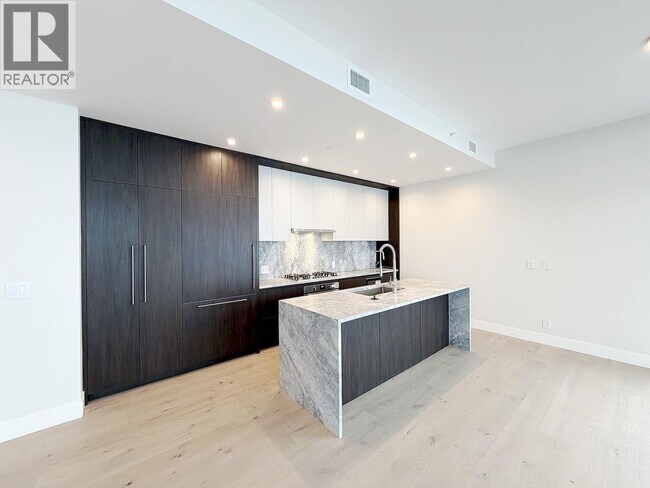 Photo du bâtiment - 4190 Lougheed Hwy.