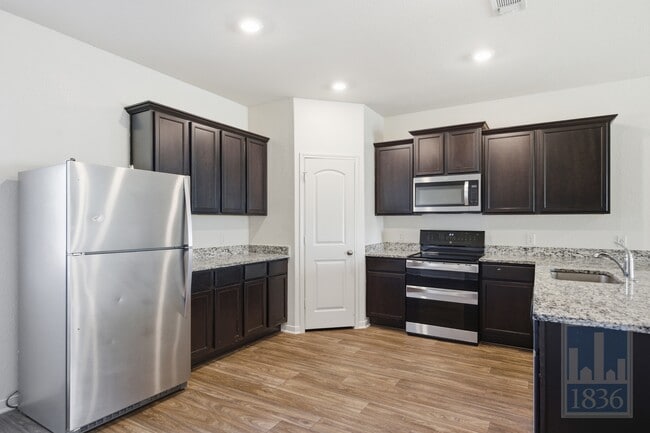 Building Photo - 18632 Quiet Range Dr