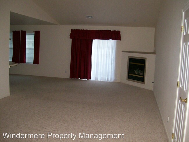 Building Photo - 3 br, 2 bath House - 716 SE Songbird Ln