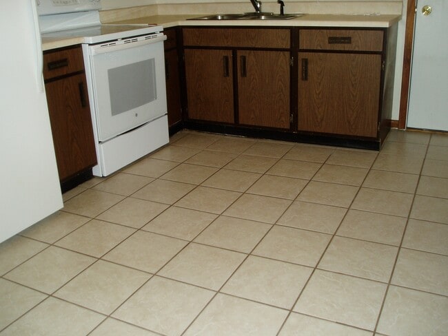 Building Photo - 207 Pfeffer Road, Unit 2 BR