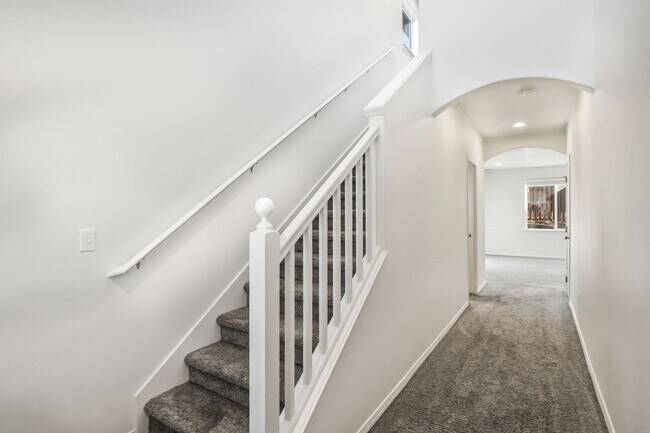 Foto del edificio - 3 Bedroom 2.5 Bath Charming Redmond Home