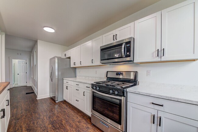 Building Photo - Available July- Completely RENOVATED 3 Bed...