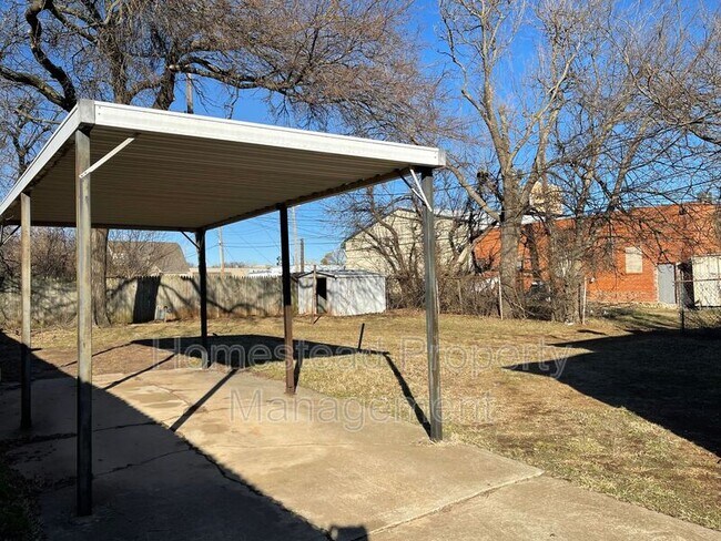 Building Photo - 2301 N Kelham Ave