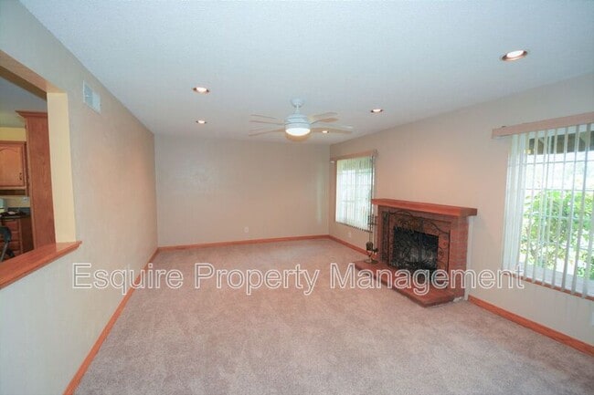 Building Photo - 730 Jay Ave