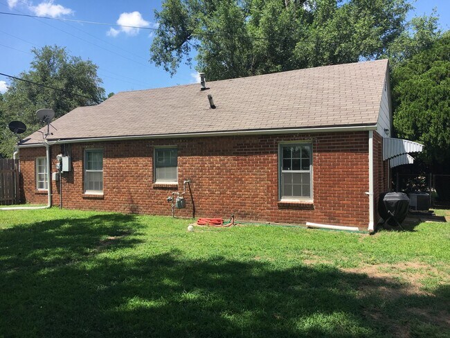 Foto del edificio - Two Bedroom Home in Quiet Neighborhood