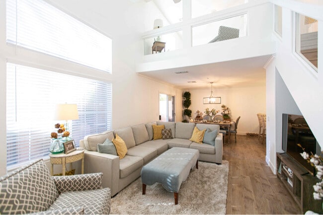 Building Photo - 15550 N Frank Lloyd Wright Blvd