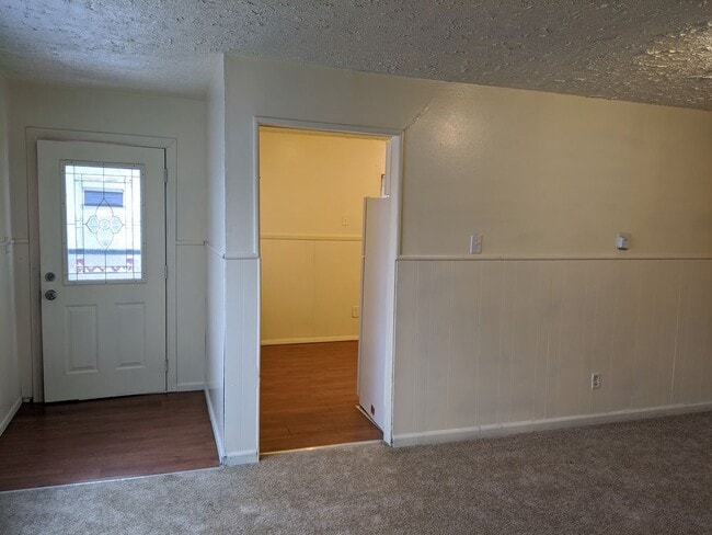 Building Photo - Near East 3BR House