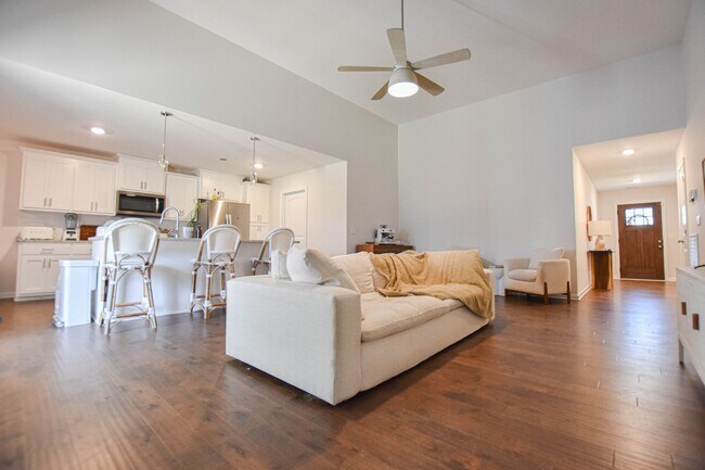 Foto del edificio - Pet Friendly Three Bedroom!