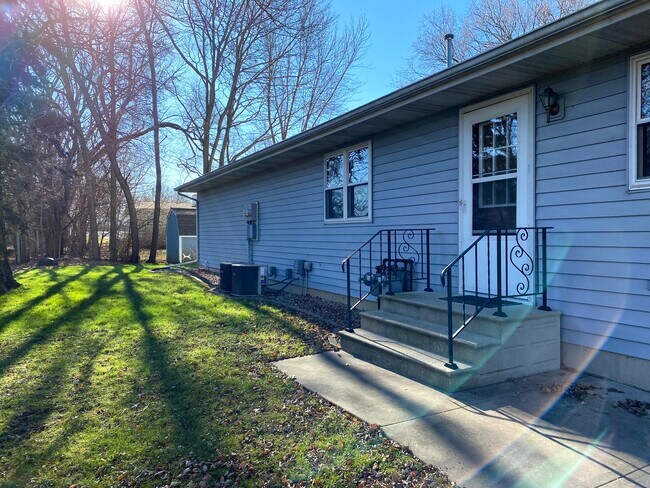 Private side entry to unit - 613 E Glover St