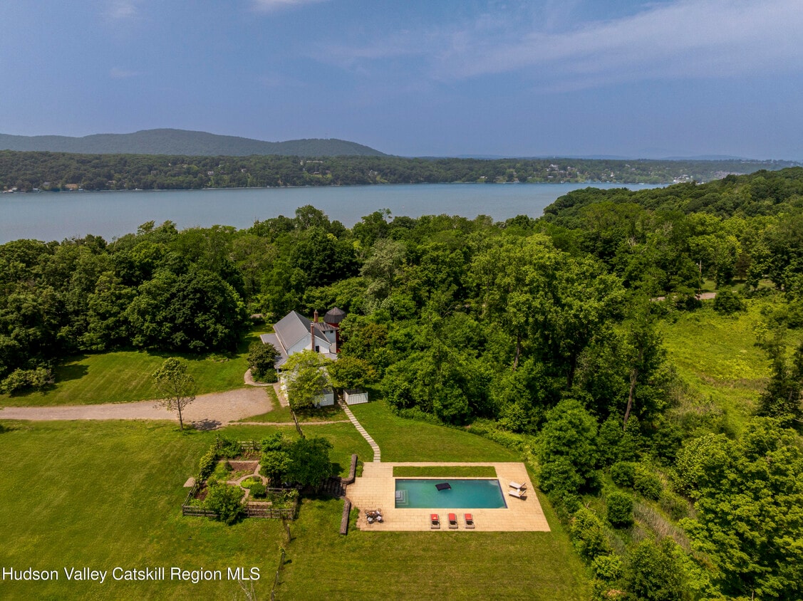 Foto principal - 243 Morton Rd