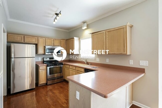 Building Photo - 3 Bedroom Pet-Friendly Home in LA VERGNE, ...