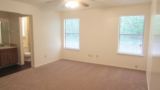 Building Photo - 1840 Briar Run