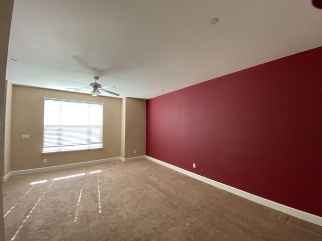 Building Photo - Beautiful Condominium Across From Great Pu...