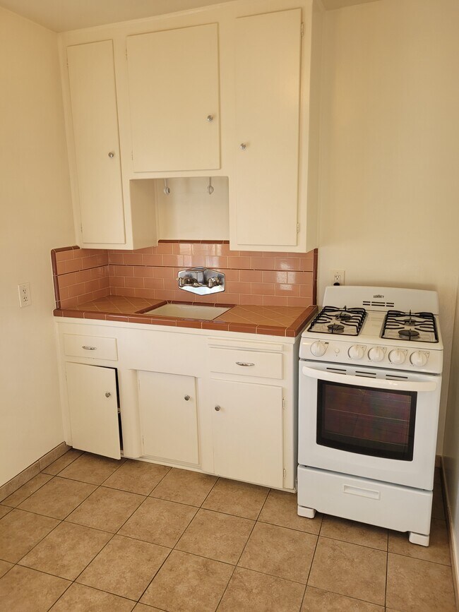 Building Photo - 1014 S Bruce Ln
