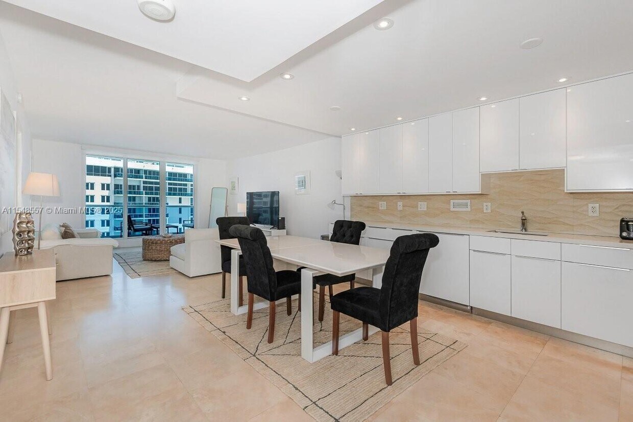 Foto principal - 2301 Collins Ave