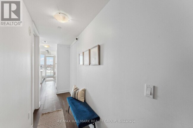 Photo du bâtiment - 111-1111 Champagne Ave S
