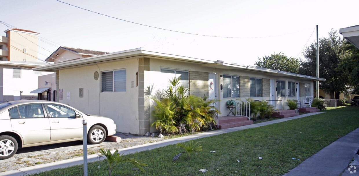 Foto principal - 225-239 NW 57th Ave