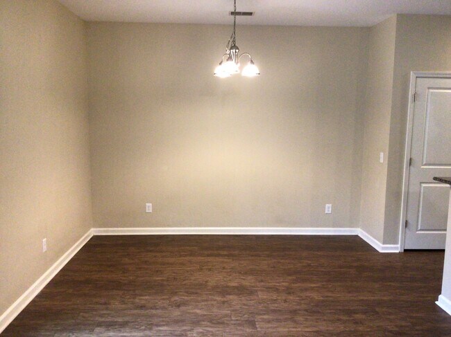 Foto del edificio - 150 Crabble Mill Drive