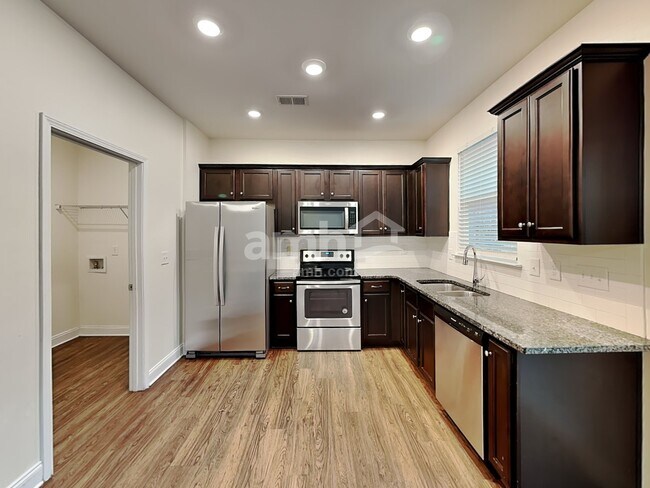 Building Photo - 109 Cobblestone Drive