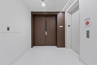 Building Photo - 300 Biscayne Blvd Way