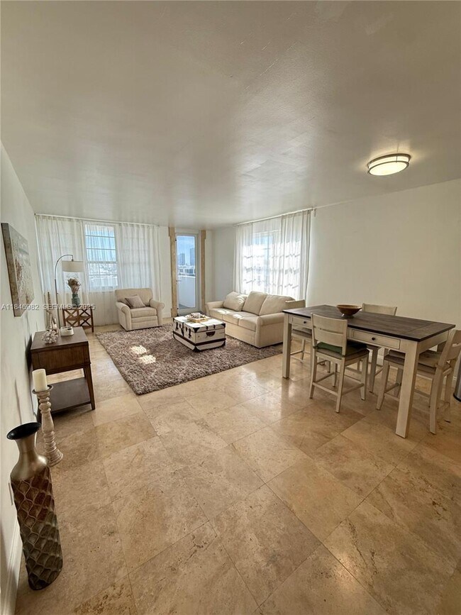 Foto del edificio - 100 Lincoln Rd