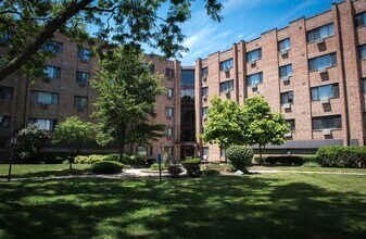 Building Photo - 5348 N Cumberland Ave