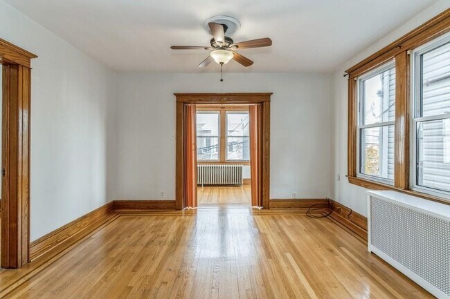 Building Photo - 623 36th St