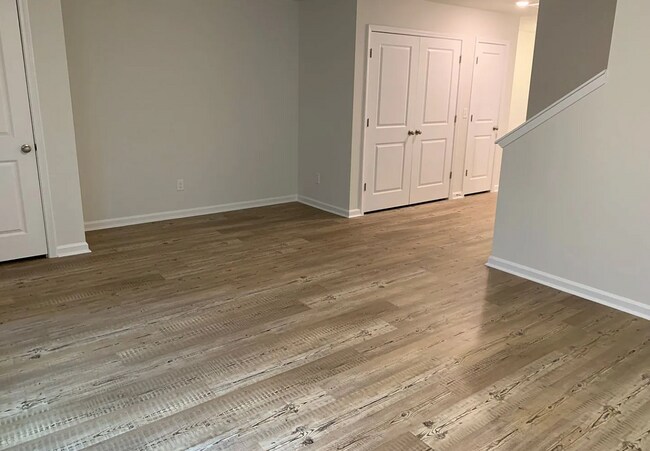 Foto del edificio - Modern 3BR Townhome Near Lake Murray with Easy Access to Downtown & I-20