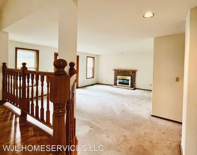 Building Photo - 4 br, 2.5 bath House - 10609 NE 143rd St