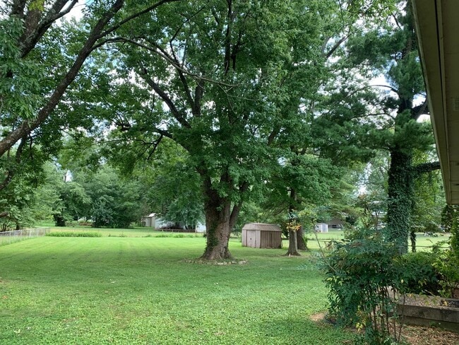 Building Photo - Nice 3 bedroom 1 bath J-town