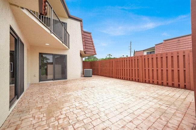 Building Photo - 3878 Victoria Dr