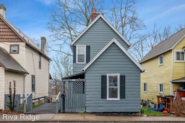 Building Photo - 3 br, 1 bath House - 6 Terrace Avenue