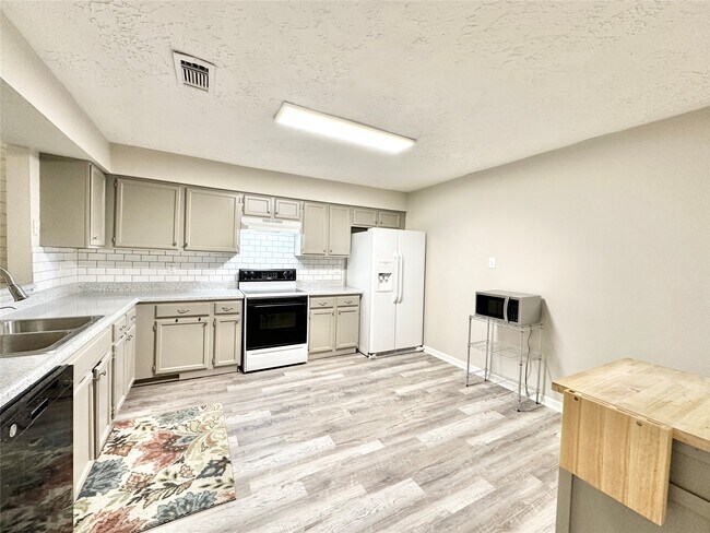 Foto del edificio - 12006 Fork Creek Dr