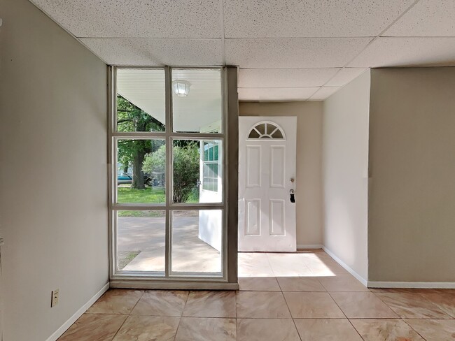 Foto del edificio - 1256 S Willow Ln Ave