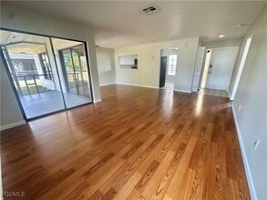 Building Photo - 221 SW 34th Terrace