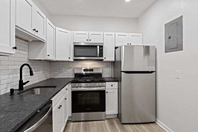 Building Photo - 716 State St