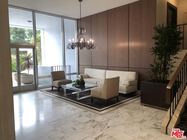 Building Photo - 999 N Doheny Dr