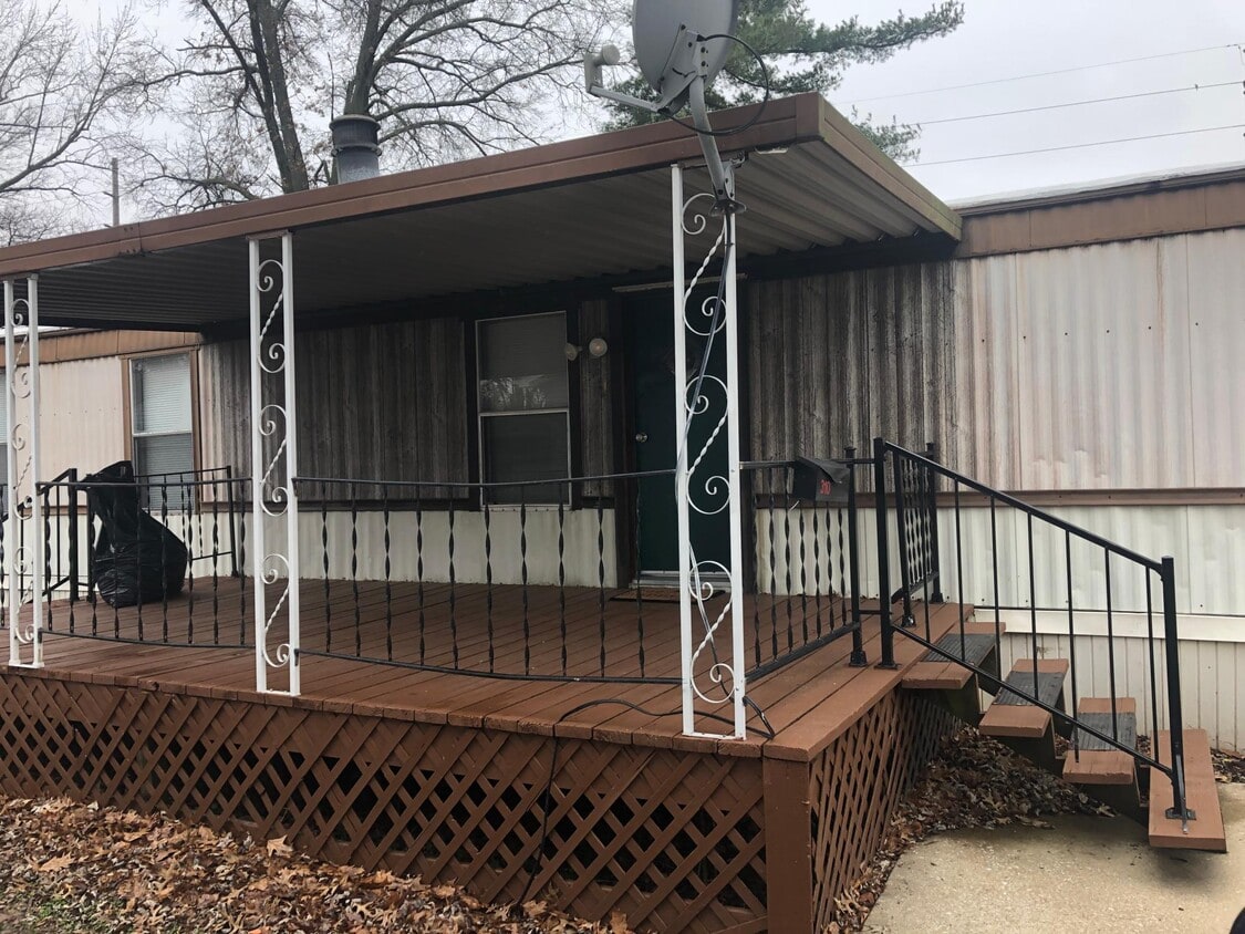 Deck - 310 W Johnson St